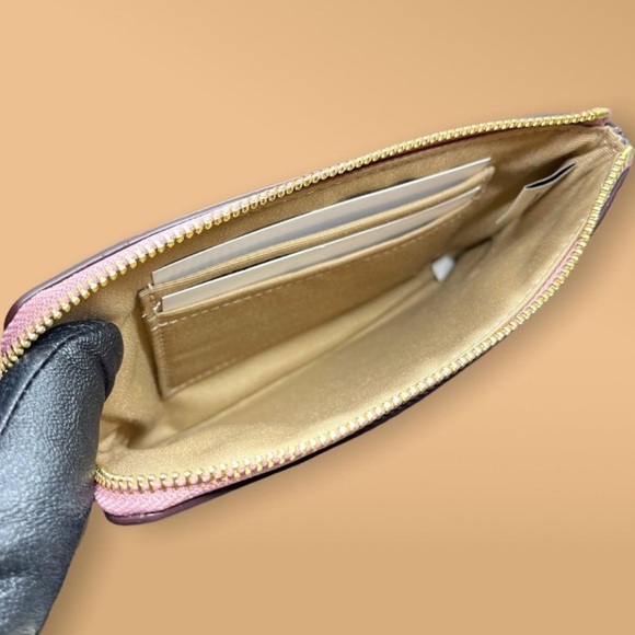 Coach Heart Wristlet - Picture 4 of 4